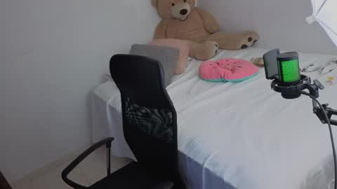 Snapshot of valerihouse_ chatting on May 21, 2026, 1:23 am valerihouse_ online show from May 21, 2026, 1:23 am