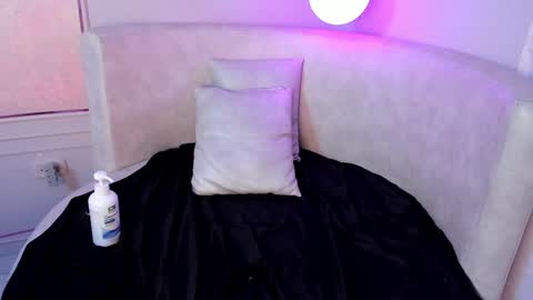 Snapshot of valeriia_moon chatting on January 16, 2025, 9:48 am Valeria GomezGMT-5 2200-0600 online show from January 16, 2025, 9:48 am