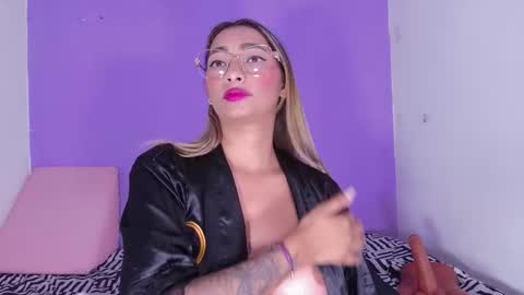 Valeryn online show from November 15, 2025, 3:15 am