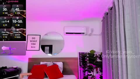 Snapshot of valery_yepes_ chatting on March 7, 2025, 11:40 am Valery online show from March 7, 2025, 11:40 am