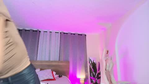 Snapshot of valery_yepes_ chatting on September 25, 2025, 5:22 am Valery online show from September 25, 2025, 5:22 am