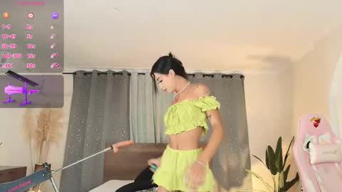 Snapshot of valery_yepes_ chatting on November 12, 2025, 1:00 pm Valery online show from November 12, 2025, 1:00 pm