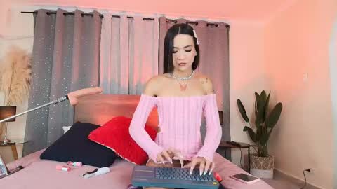 Snapshot of valery_yepes_ chatting on February 22, 2026, 12:04 pm Valery online show from February 22, 2026, 12:04 pm