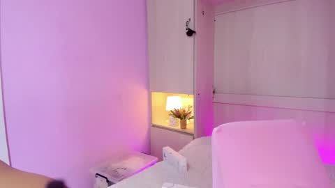 valerymeyerr online show from November 22, 2025, 4:22 am