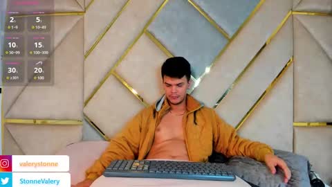 Snapshot of valerystonne_ chatting on March 9, 2025, 12:00 am Valery Stonne online show from March 9, 2025, 12:00 am