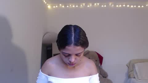 VALIENTE  online show from March 1, 2026, 10:01 pm