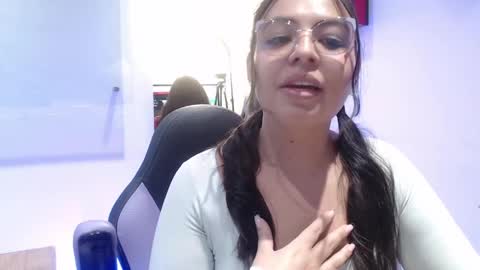 Snapshot of vall_09 chatting on May 14, 2026, 4:36 pm Vall online show from May 14, 2026, 4:36 pm