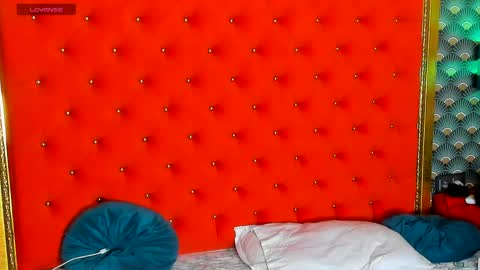 Valerie Val V online show from April 4, 2026, 10:46 am