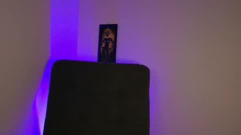 Snapshot of vallery16 chatting on November 8, 2025, 12:27 pm Vallery16 online show from November 8, 2025, 12:27 pm