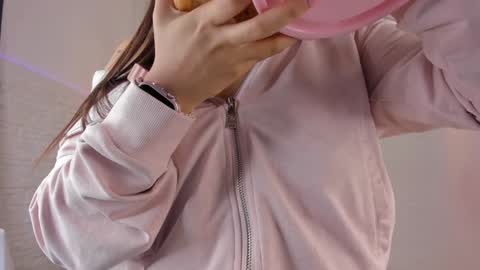 Vallolet Peach  online show from January 8, 2025, 11:32 am