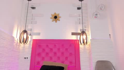 Vallolet Peach  online show from January 17, 2025, 2:18 pm