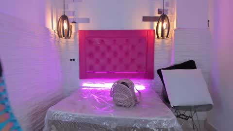 Vallolet Peach  online show from February 7, 2025, 11:12 am