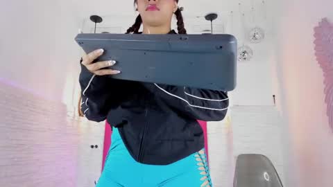 Vallolet Peach  online show from February 9, 2025, 11:14 am