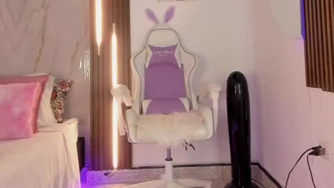 Vallolet Peach  online show from September 14, 2025, 12:04 pm