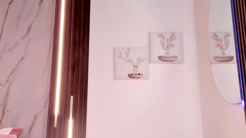 Vallolet Peach  online show from April 17, 2026, 12:08 pm