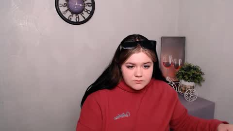 Vanda online show from March 8, 2025, 4:17 pm