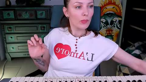 Vanda online show from February 9, 2025, 2:29 pm