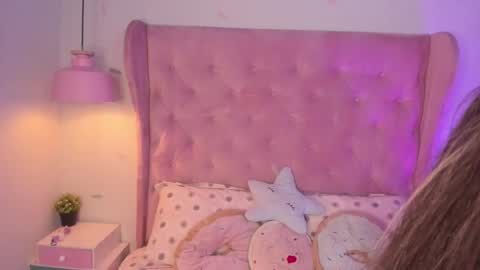 vanelope_evans_ online show from December 17, 2025, 1:06 pm