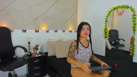 vanessa online show from October 25, 2025, 10:04 pm