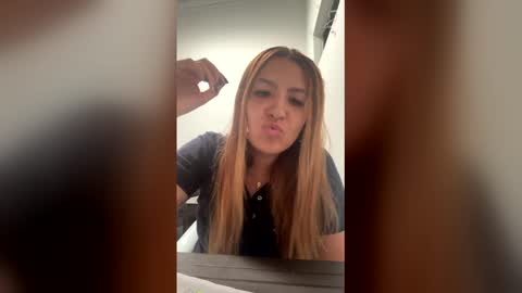 Snapshot of vanesaxd chatting on December 5, 2025, 7:21 pm Vanessa online show from December 5, 2025, 7:21 pm