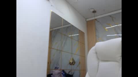 Snapshot of vanessa_f chatting on April 27, 2026, 1:31 pm vanessa online show from April 27, 2026, 1:31 pm