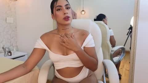 Vanessa  online show from November 7, 2025, 8:09 pm