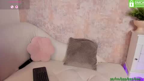 Snapshot of vanessafox__ chatting on July 15, 2026, 2:00 pm V online show from July 15, 2026, 2:00 pm