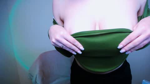 Snapshot of vanessakim_ chatting on December 15, 2024, 5:34 am Vanessa online show from December 15, 2024, 5:34 am