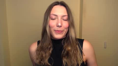 Snapshot of vanessakim_ chatting on March 5, 2025, 8:00 pm Vanessa online show from March 5, 2025, 8:00 pm