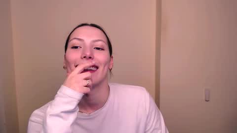 Snapshot of vanessakim_ chatting on March 9, 2025, 10:52 pm Vanessa online show from March 9, 2025, 10:52 pm