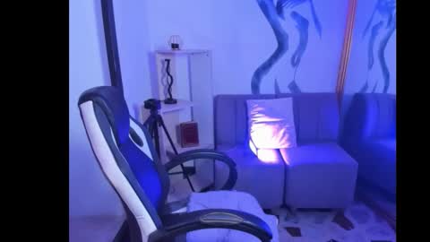 vanessascott_ online show from February 16, 2026, 7:48 am