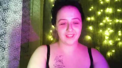 Snapshot of vanessashadow chatting on December 19, 2025, 9:44 pm vanessashadow online show from December 19, 2025, 9:44 pm