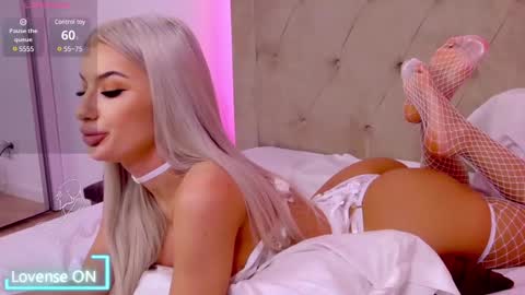 Vanessa online show from February 28, 2025, 3:04 pm