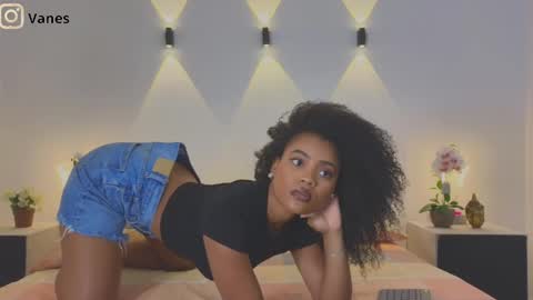 Snapshot of vanestrauss chatting on September 25, 2025, 8:45 pm New account follow me online show from September 25, 2025, 8:45 pm