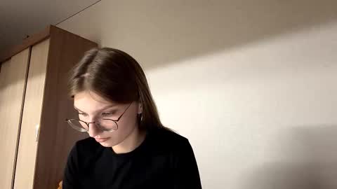 Snapshot of vanfinster chatting on November 26, 2025, 5:14 pm Kim online show from November 26, 2025, 5:14 pm