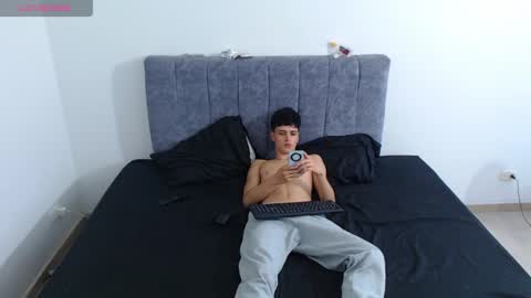 Snapshot of vanie_ chatting on April 19, 2026, 10:45 pm Ruby and Vanie online show from April 19, 2026, 10:45 pm