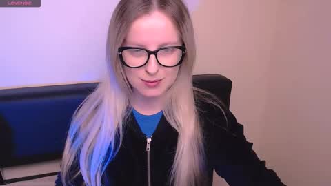 Mia online show from October 23, 2025, 6:45 am