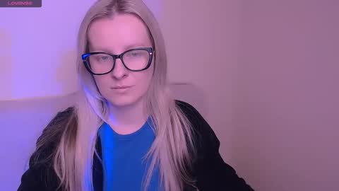 Mia online show from November 20, 2025, 9:20 am