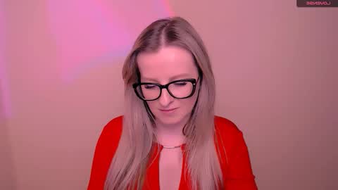 Mia online show from March 10, 2026, 6:35 pm