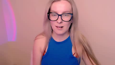 Mia online show from May 14, 2026, 4:14 pm