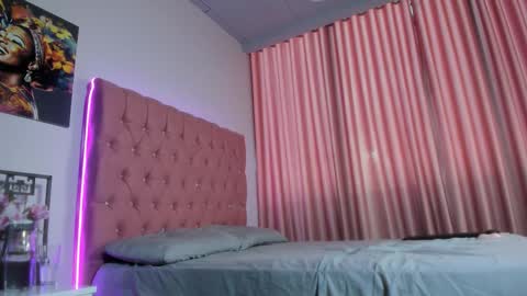 VanillaFlo online show from November 21, 2025, 12:04 pm