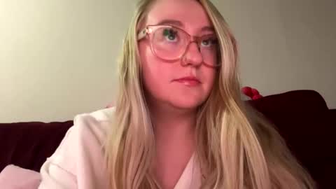 vanillapuddingpie online show from December 13, 2024, 1:37 am