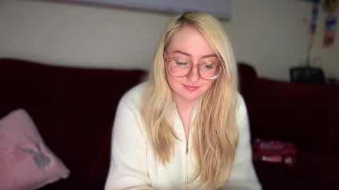 vanillapuddingpie online show from February 17, 2025, 12:21 am