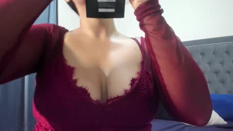 Vannesa online show from October 6, 2025, 9:07 am