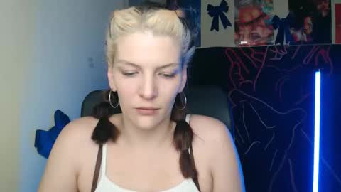 Vanessa online show from April 10, 2026, 3:06 pm