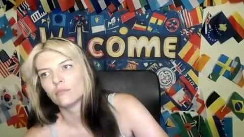 Snapshot of vanrey_ chatting on July 8, 2026, 6:07 am Vanessa online show from July 8, 2026, 6:07 am