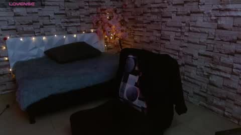 Snapshot of vanse_lust chatting on March 8, 2025, 10:24 pm Karuna online show from March 8, 2025, 10:24 pm