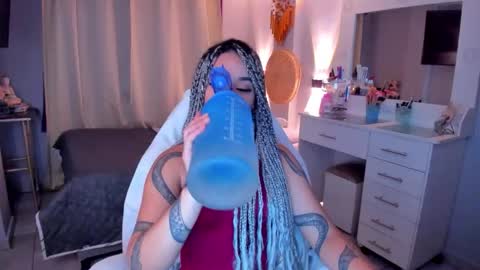 Snapshot of vayolett_bass chatting on January 15, 2026, 8:45 pm Vayolett Bass online show from January 15, 2026, 8:45 pm