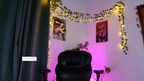 Vayolett online show from April 9, 2026, 2:11 am