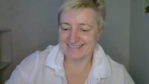 vea_motty online show from November 17, 2025, 9:04 am